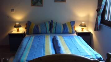 3 chambres, coffres-forts dans les chambres, fer et planche Ă  repasser