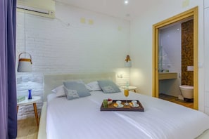 2 bedrooms, iron/ironing board, free WiFi, bed sheets - Amara Cottage - BeachFront gem with a heated pool up to five guests by MyWaycation (Smokvina)