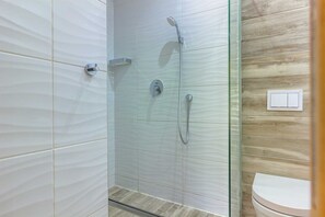 Shower, hair dryer, towels - Amara Cottage - BeachFront gem with a heated pool up to five guests by MyWaycation (Smokvina)