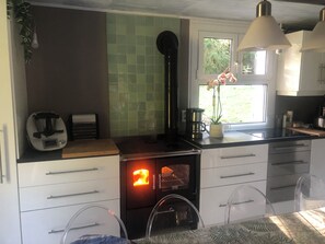 Kühlschrank, Mikrowelle, Ofen, Herdplatte