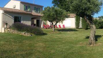 Een verwarmd zwembad