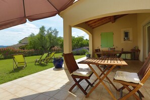Outdoor dining - Spacious house; High Standards; Ideal families; Large garden, Heated pool (Cornillon)
