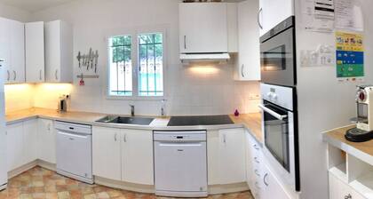 Maison spacieuse; Haut standing; Idéal familles; Grand jardin, Piscine chauffée