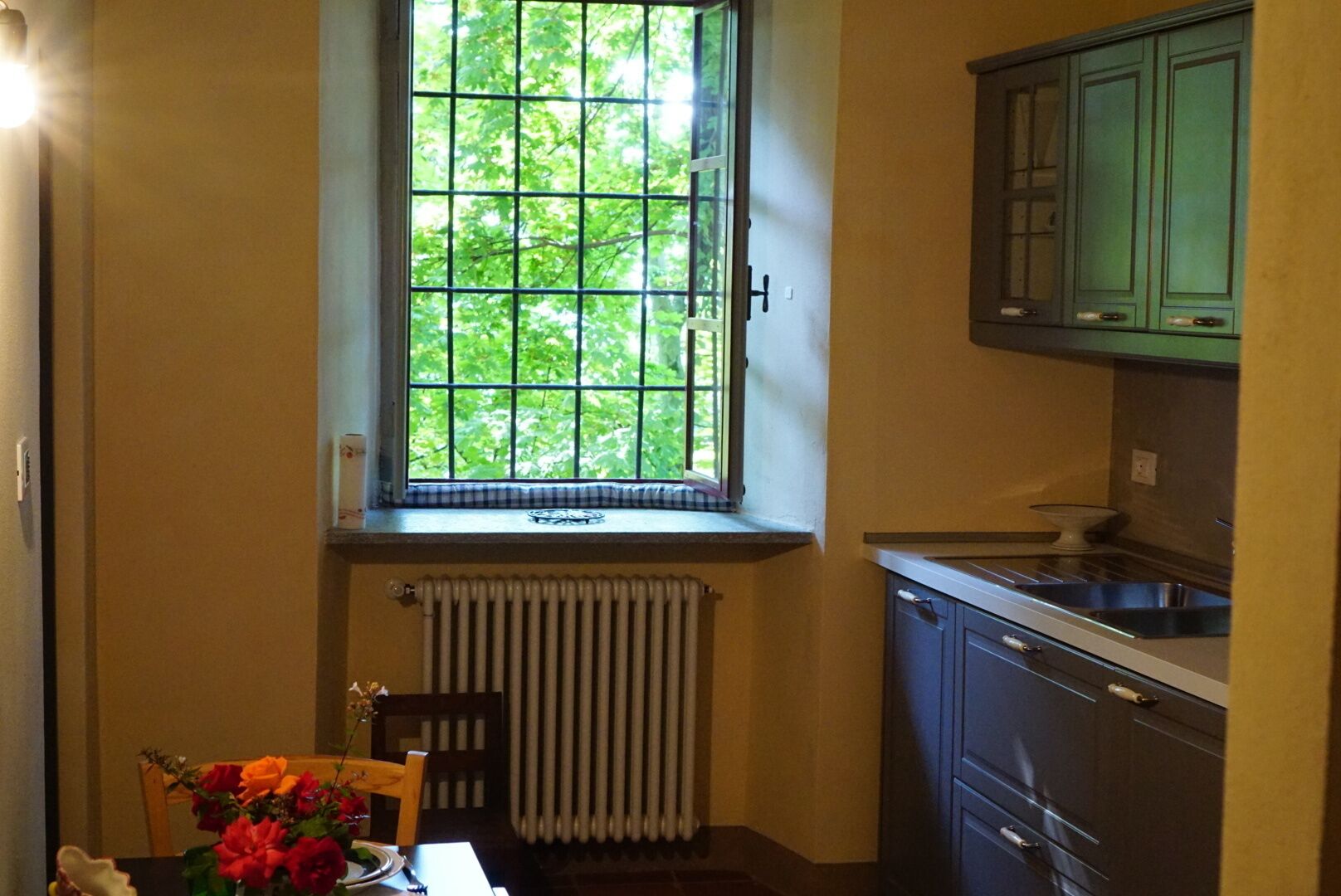 Jääkaappi, uuni, astianpesukone, kahvin-/teenkeitin