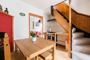 Dining - Fergies Canal Side Cottage (Warwick)