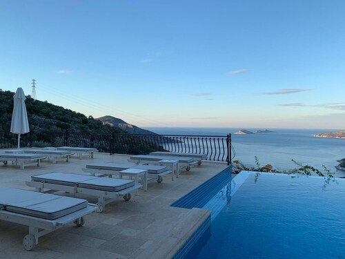 Luxurious Villa In Kalkan with Stunning views-POOLHEATER available-good parking 