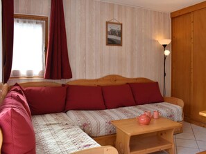 1 bedroom - Cozy 2-Room Apartment for 4 with South-Facing Balcony, Parking, and Pool in Central Méribel (Méribel)