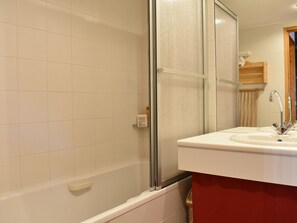 Bathroom - Cozy 2-Room Apartment for 4 with South-Facing Balcony, Parking, and Pool in Central Méribel (Méribel)