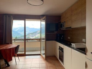 Kaffetrakter/tekoker, kjøleskap, mikrobølgeovn og ovn