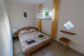 1 bedroom, travel crib, free WiFi, bed sheets