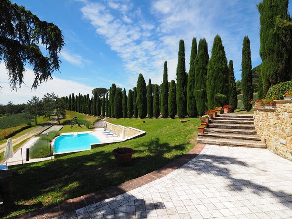 Outdoor pool - Agriturismo Sassi Bianchi, in the green with private swimming pool ideal for groups (San Gimignano)