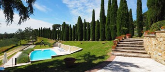 Agriturismo Sassi Bianchi, in the green with private swimming pool ideal for groups