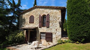 Exterior - Agriturismo Sassi Bianchi, in the green with private swimming pool ideal for groups (San Gimignano)