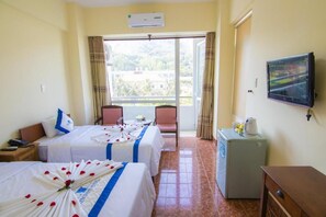 Minibar, in-room safe, desk, free WiFi - Vacsava Hotel (Ho Chi Minh City)
