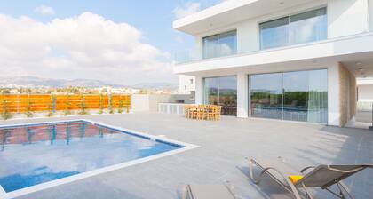 Coral Beach Villa 5 Bedroom 5 Bathroom 200m from Coast 700m from Coralia Beach