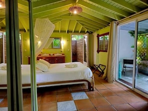 5 slaapkamers, een kluis op de kamer, een strijkplank/strijkijzer