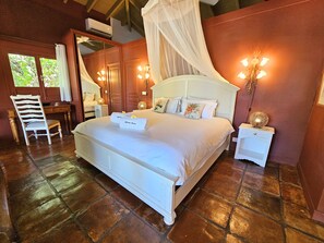 5 chambres, coffres-forts dans les chambres, fer et planche à repasser