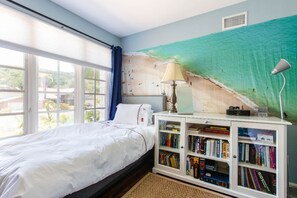 5 habitaciones, escritorio y tabla de planchar con plancha 