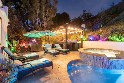 Luxury 5 star resort like dream home new 2024 AC private pool spa close to beach