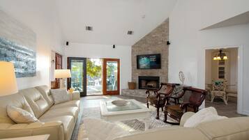 TV connectée, cheminée