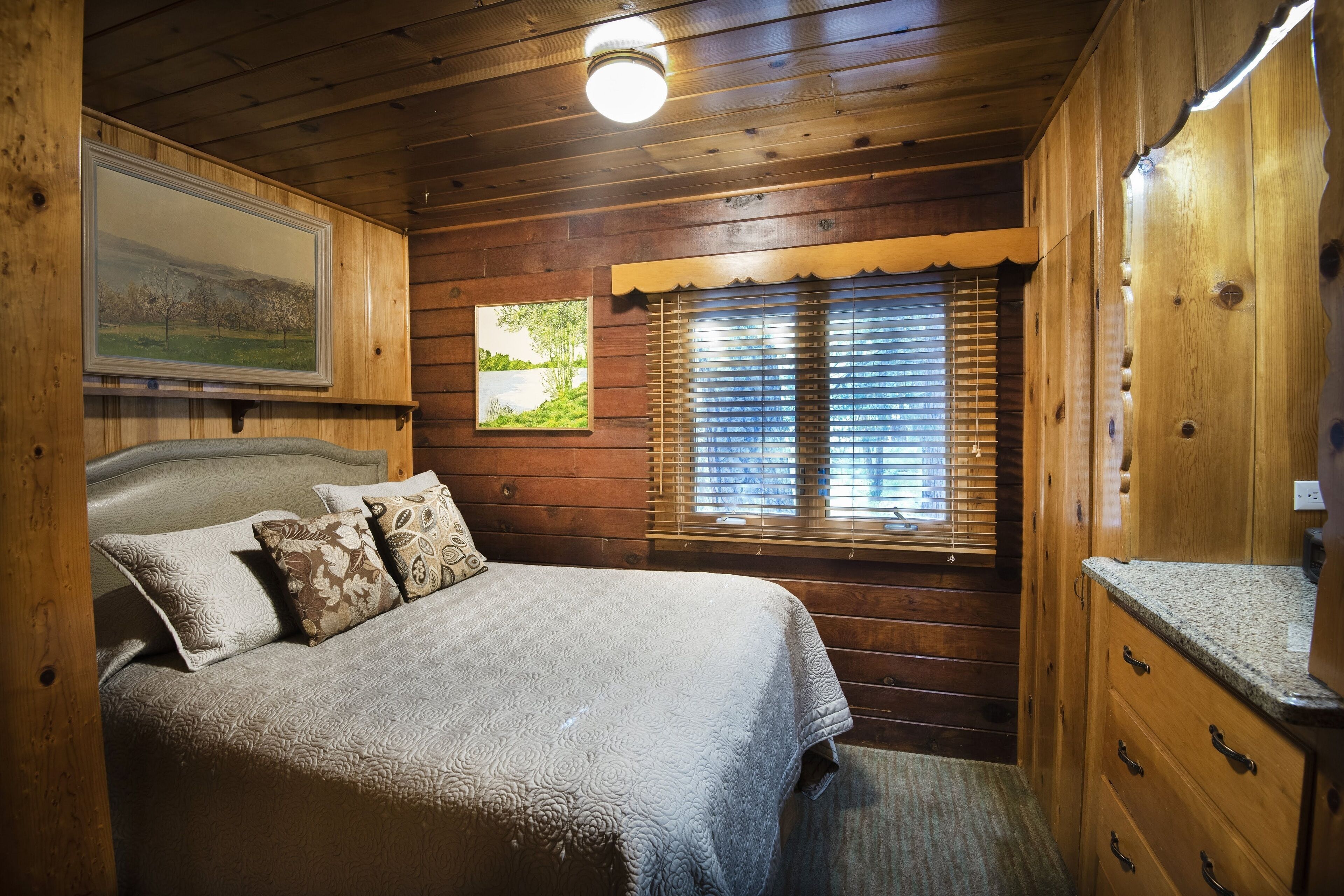 (48) Sugar Pine Suite at The Redwoods In Yosemite