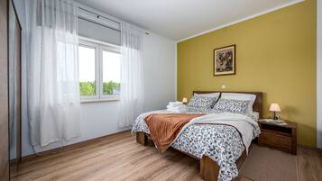 5 chambres, coffres-forts dans les chambres, fer et planche Ă repasser