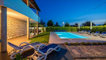 Piscine extérieure, piscine chauffée