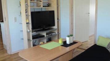 Family Apartment, Non Smoking, Garden View | Television