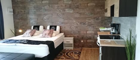 Deluxe Studio Suite, Multiple Beds, Non Smoking, Garden View | Premium bedding, desk, blackout drapes, soundproofing
