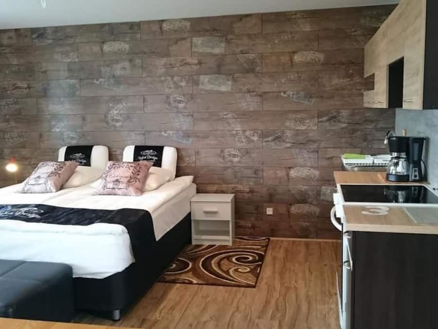 Ropa de cama de alta calidad, escritorio y cortinas blackout