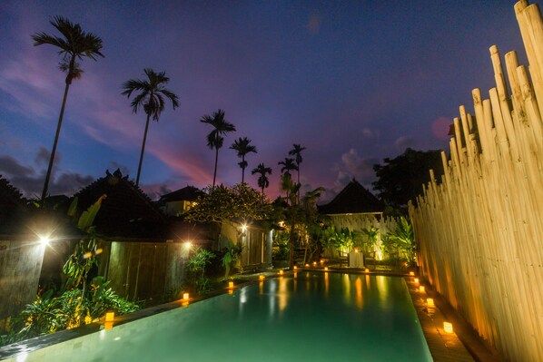 Outdoor pool, pool loungers - Green Taman Ubud (Ubud)