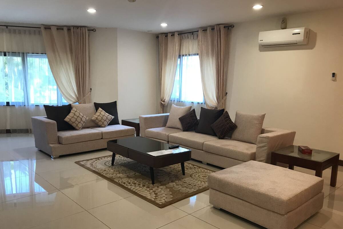 Basic Apartment, 3 Bedrooms, Non Smoking, Kitchenette | Living room