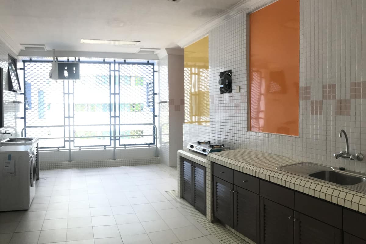 luxury apartment, 3 bedrooms, non smoking, ensuite | laundry