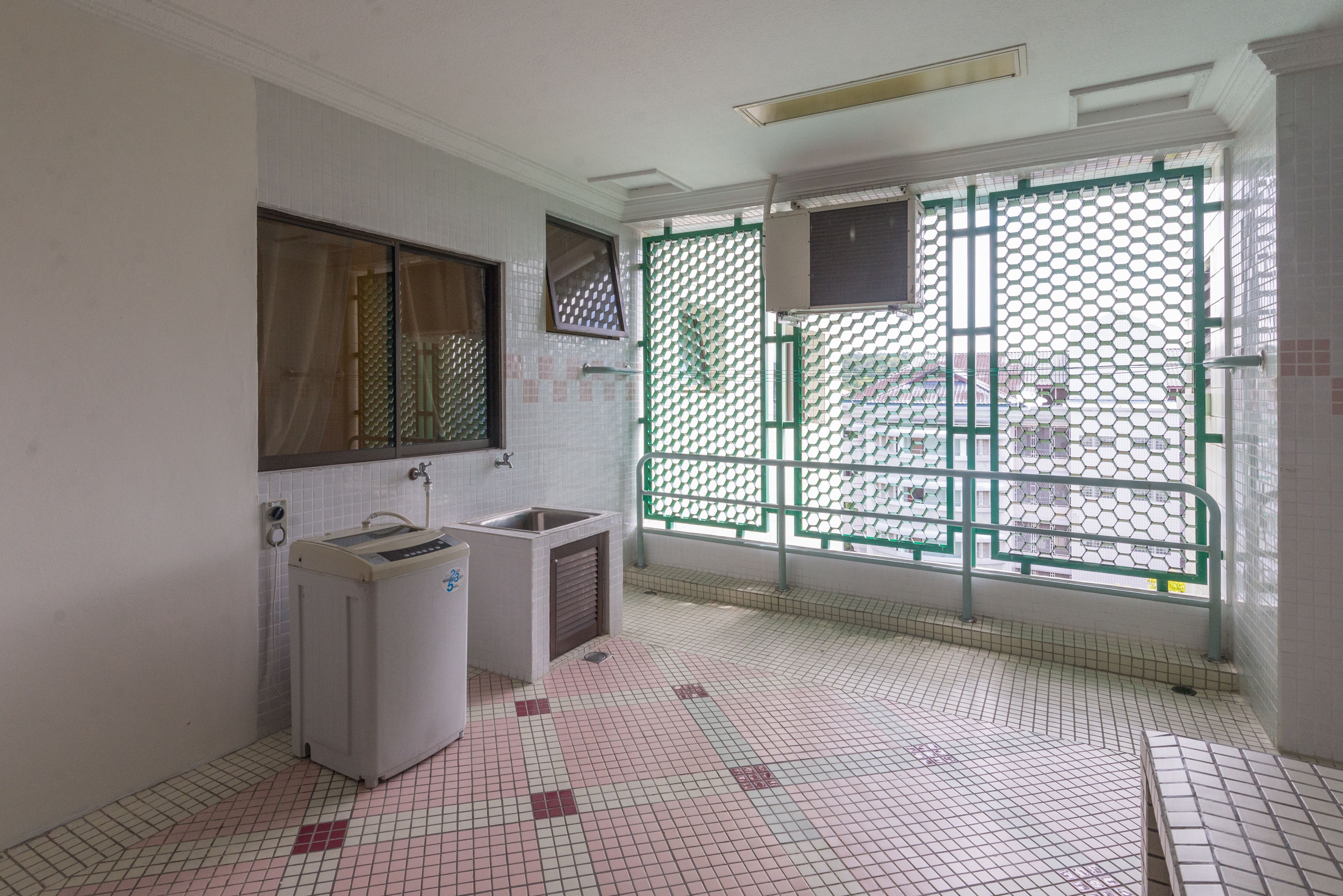 3 bedrooms, down duvets, free minibar, individually decorated