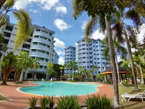 2 outdoor pools, open 8:00 AM to 8:00 PM, pool loungers - Rimbun Suites & Residences (Bandar Seri Begawan)