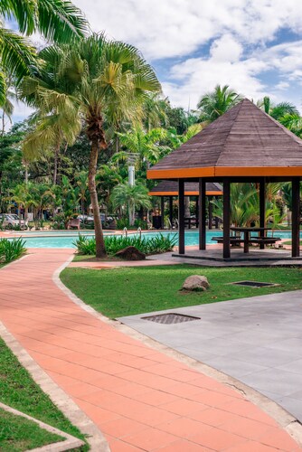 Rimbun Suites & Residences