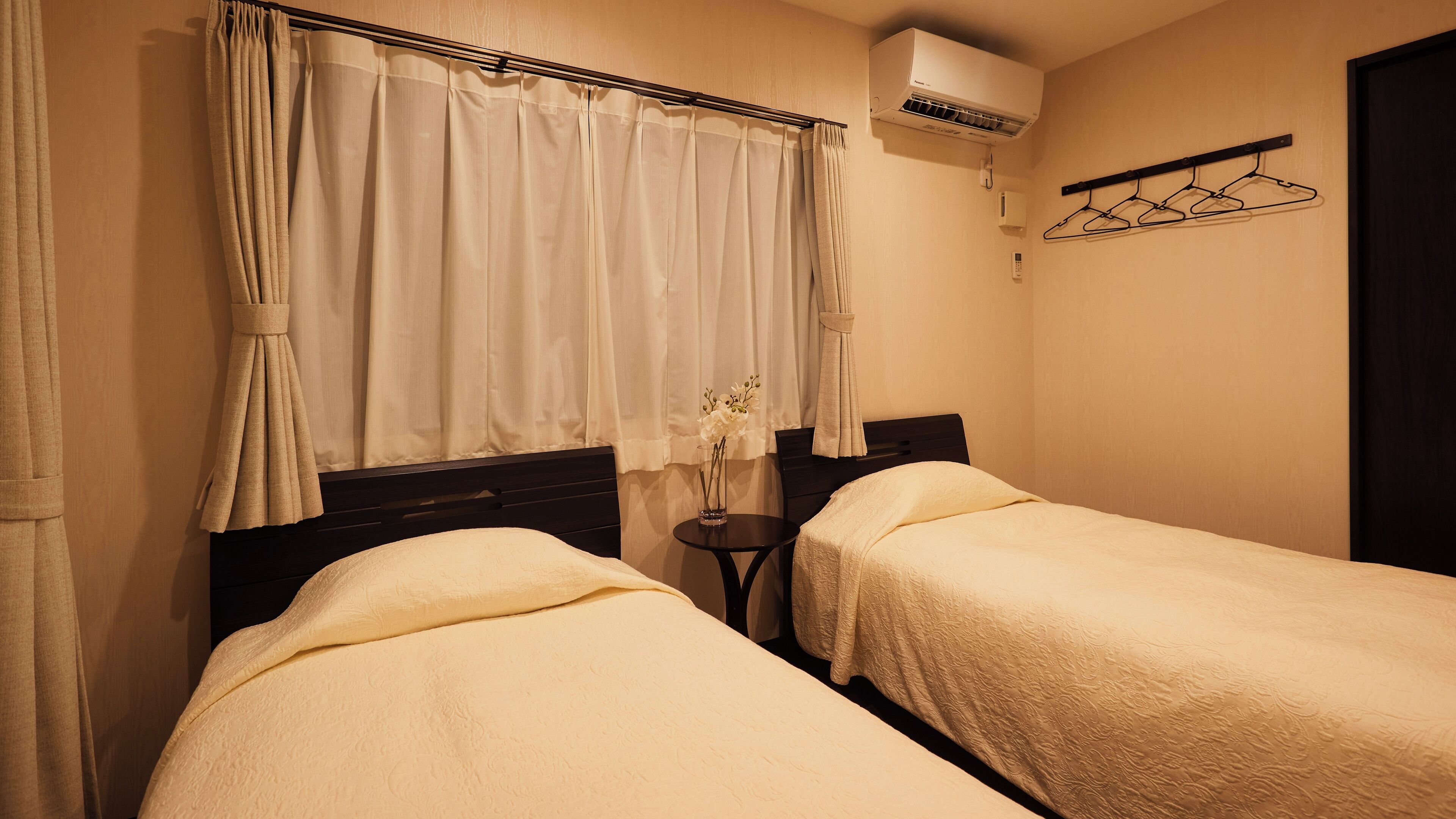 Biệt thự cơ bản, 1 phòng ngủ, không hút thuốc (Private Vacation Home) | 1 phòng ngủ, bàn, khu vực làm việc phù hợp cho laptop, màn/rèm cản sáng 