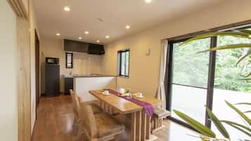 Private Vacation Home | In-room dining