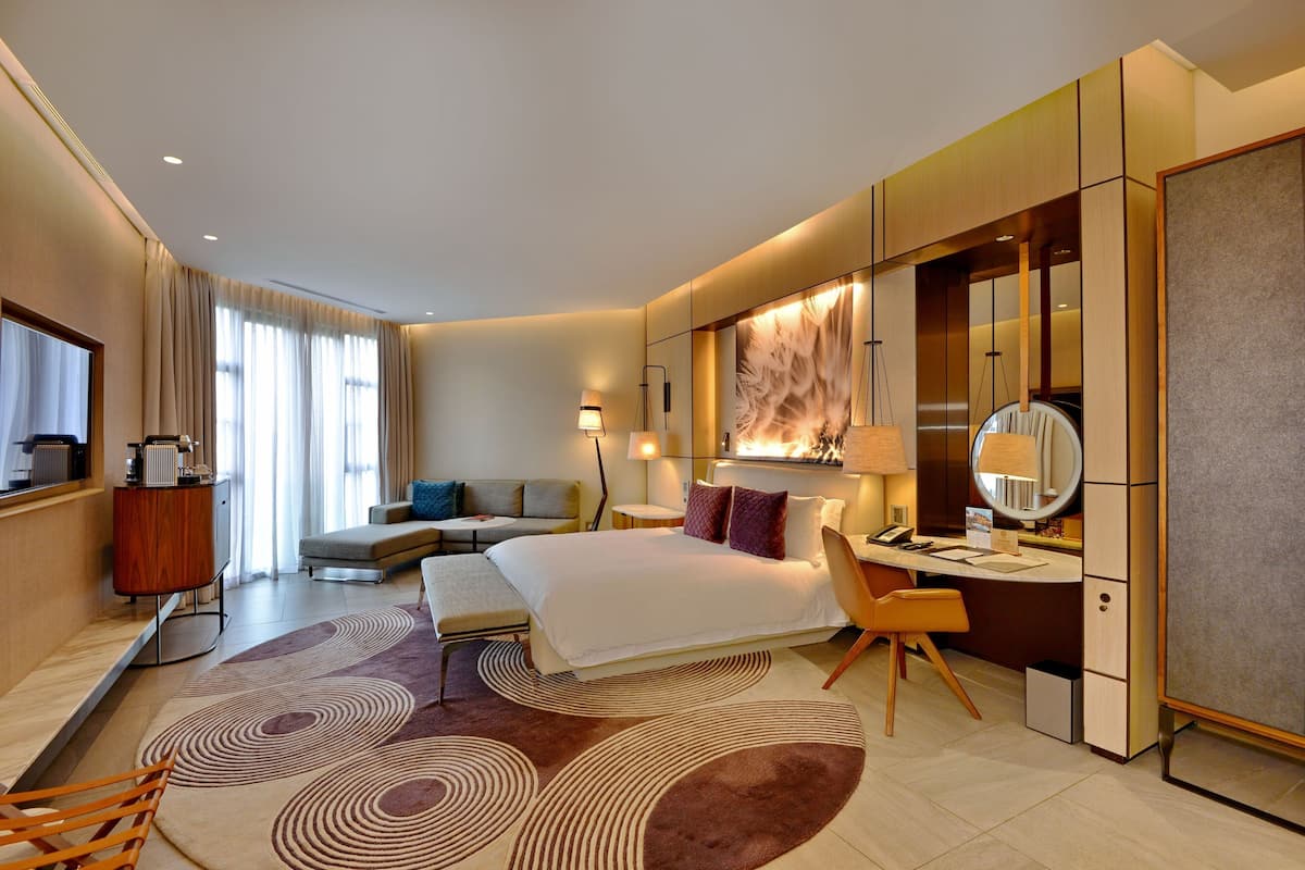 ห้องเอ็กเซกคิวทีฟ | เครื่องนอนระดับพรีเมียม, มินิบาร์, ตู้นิรภัยในห้องพัก, ผ้าม่านกันแสง