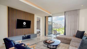 Platinum Apartments | Premium bedding, minibar, in-room safe, blackout drapes