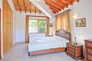 4 habitaciones, tabla de planchar con plancha, internet y ropa de cama 