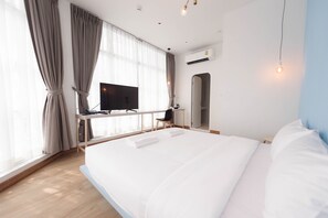 Deluxe Double Room with Private Bathroom