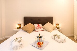 3 間睡房、房內夾萬、熨斗/熨衫板、可攜式嬰兒床