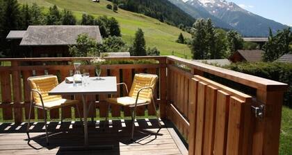 Charmantes Chalet im authentischen Dorf mit großer Sonnenterrasse und herrlicher Aussicht