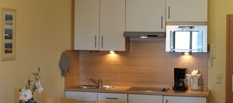 Nær stranden Bor hos marinaen