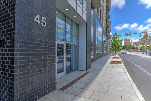 Spacious Sunset View Condo