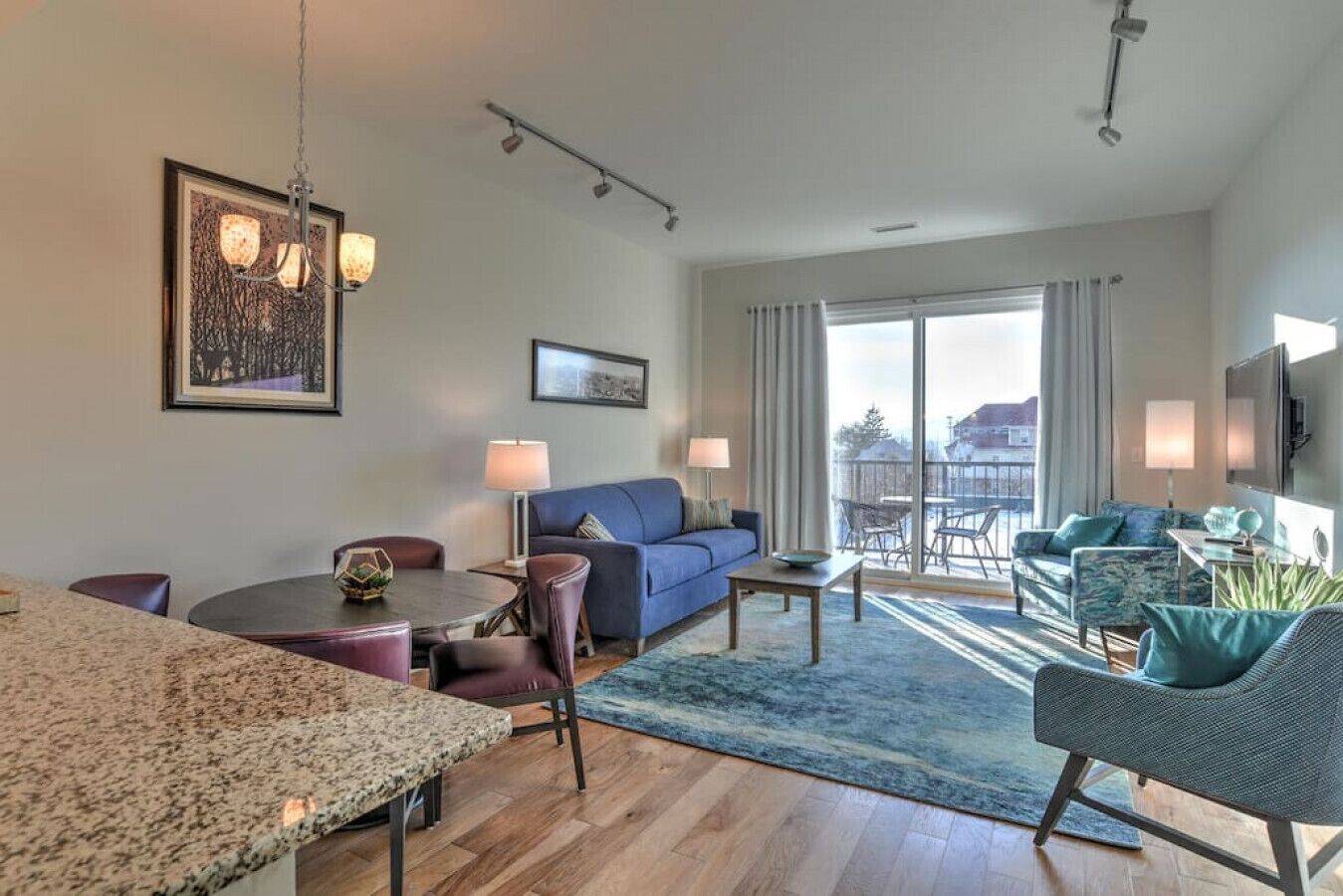 Luxury Condominium unit # 400