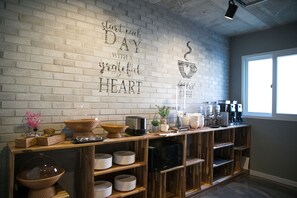 Tägliches inbegriffenes kontinentales Frühstück