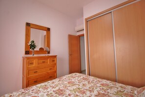 1 bedroom, in-room safe, iron/ironing board, free WiFi