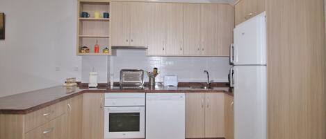 Réfrigérateur, micro-ondes, four, lave-vaisselle